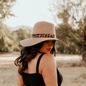 New Straw Hat with Leopard Print Pleater band.